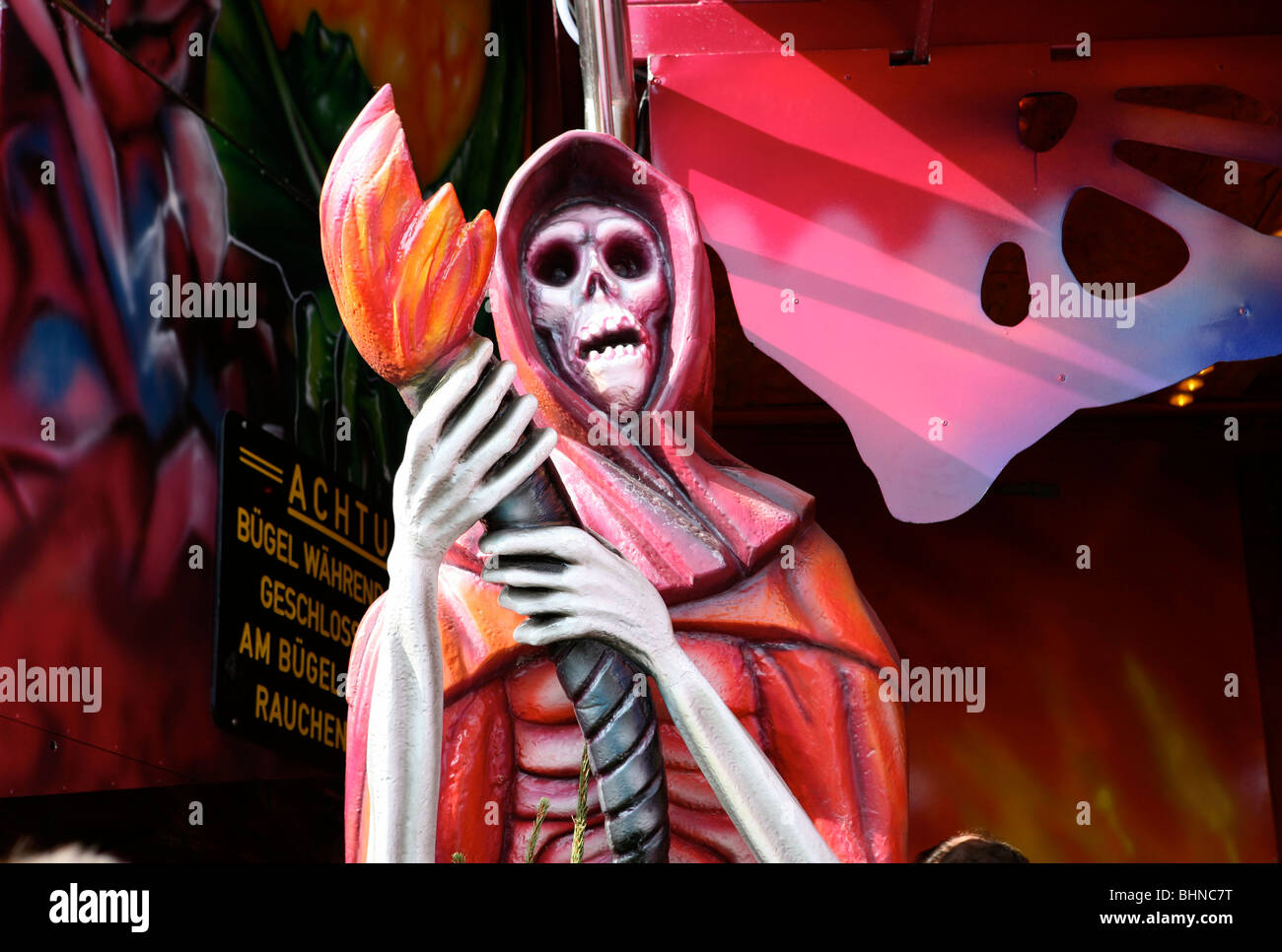Haunted House al Oktoberfest Monaco di Baviera, Germania Geisterbahn beim Oktoberfest Monaco di Baviera, Deutschland Foto Stock