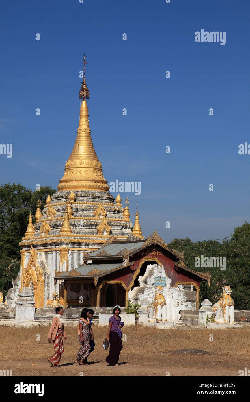 Myanmar Birmania, Salay, tempio buddista, persone Foto Stock