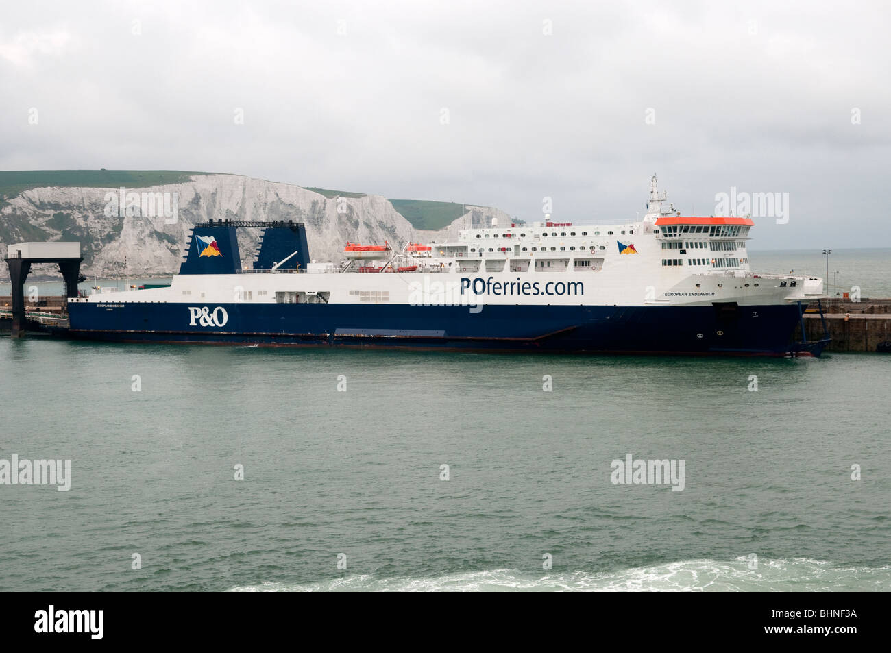 PO Ferries sforzo europeo di traghetto al Porto di Dover Foto Stock