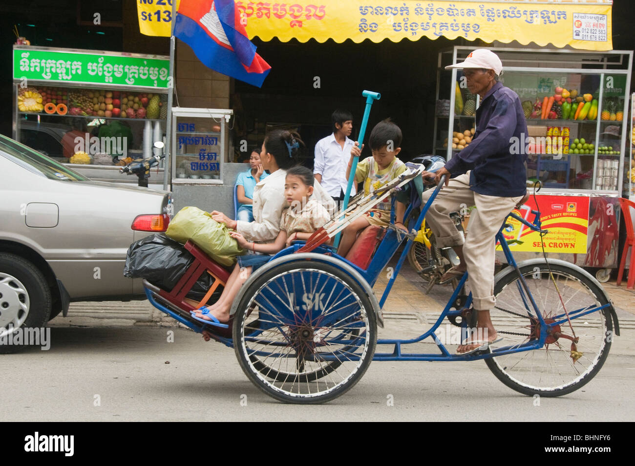 In rickshaw con passeggeri a Phnom Penh Cambogia Foto Stock