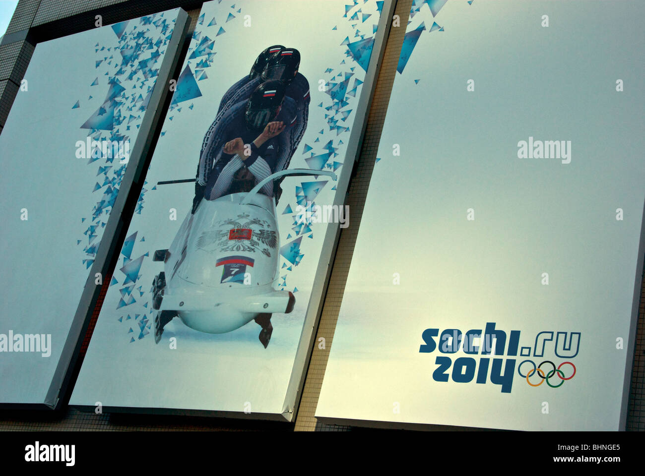 Grandi poster di bob per la promozione 2014 Sito olimpico a Sochi Casa Russia Telus il mondo della scienza invernali di Vancouver 2010 Foto Stock