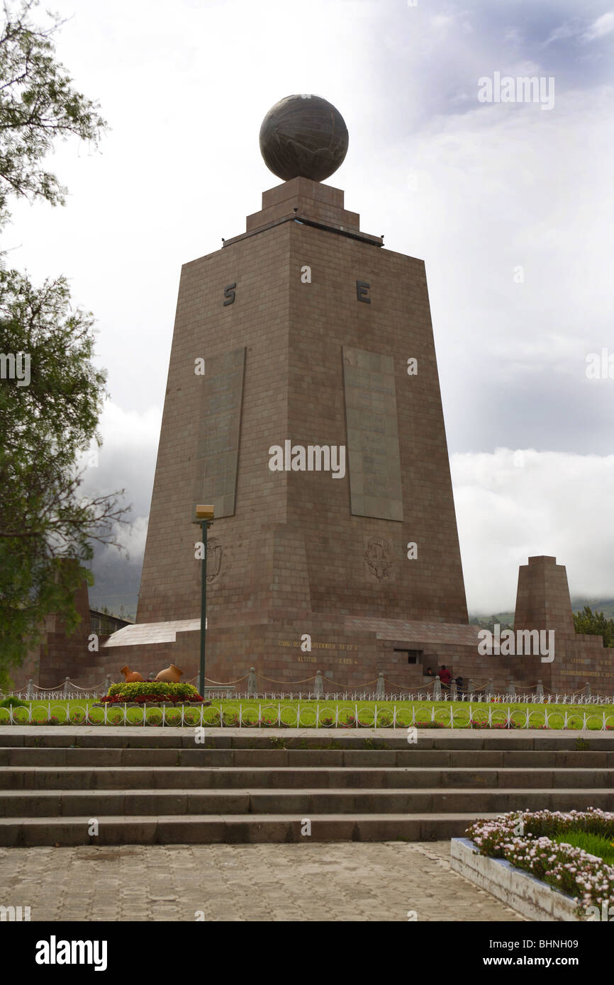 Mitad del Mundo Equatorial Monument vicino a Quito, Ecuador Foto Stock