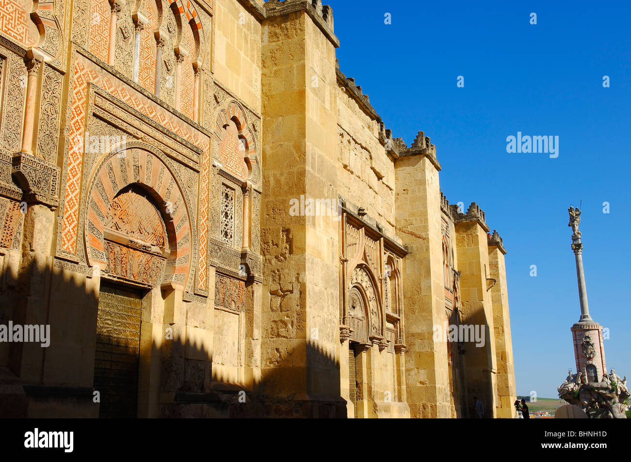 Dettaglio dell'wester facciata della grande moschea cattedrale di Cordoba. Andalusia, Spagna Foto Stock