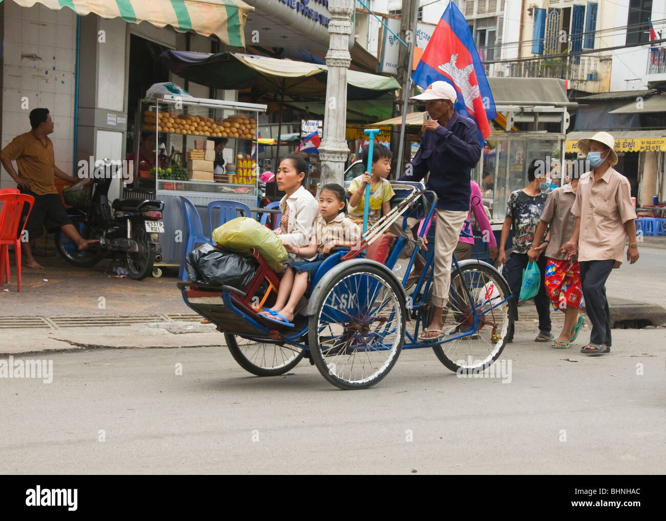 In rickshaw con passeggeri a Phnom Penh Cambogia Foto Stock