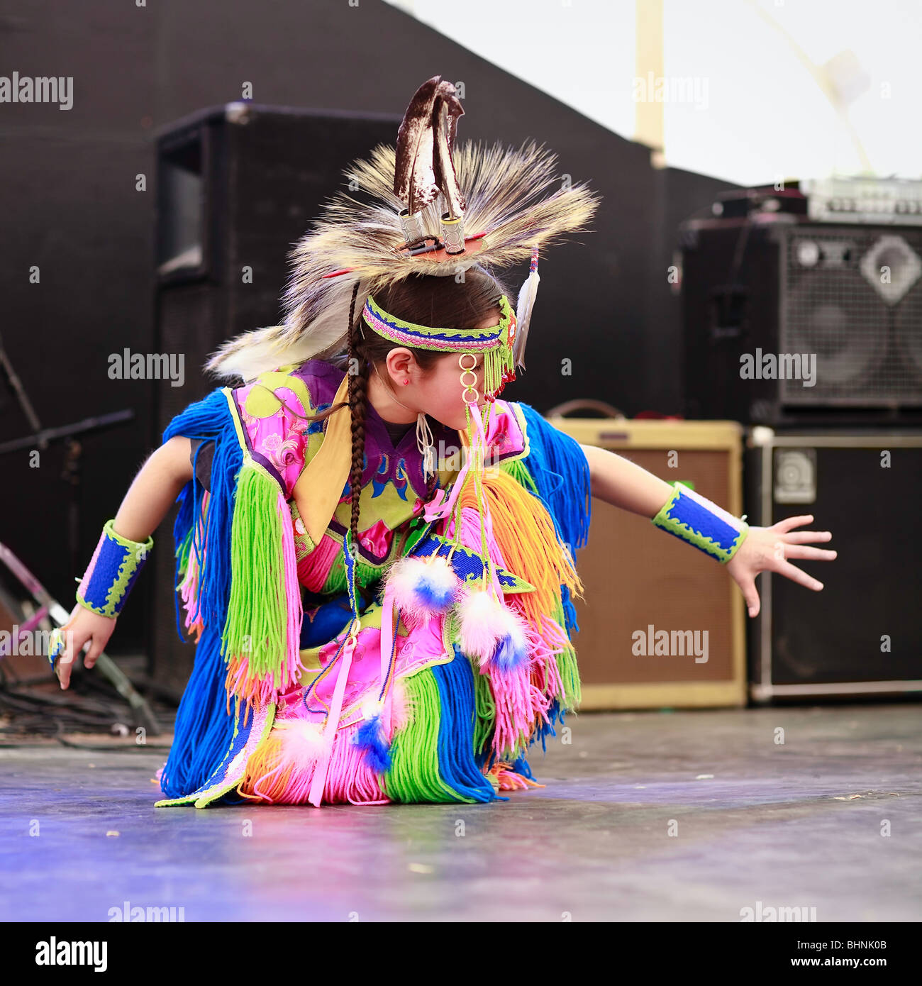 Nativo di giovane ragazza canadese dancing, Festival du Voyageur, Winnipeg, Manitoba Canada. Foto Stock