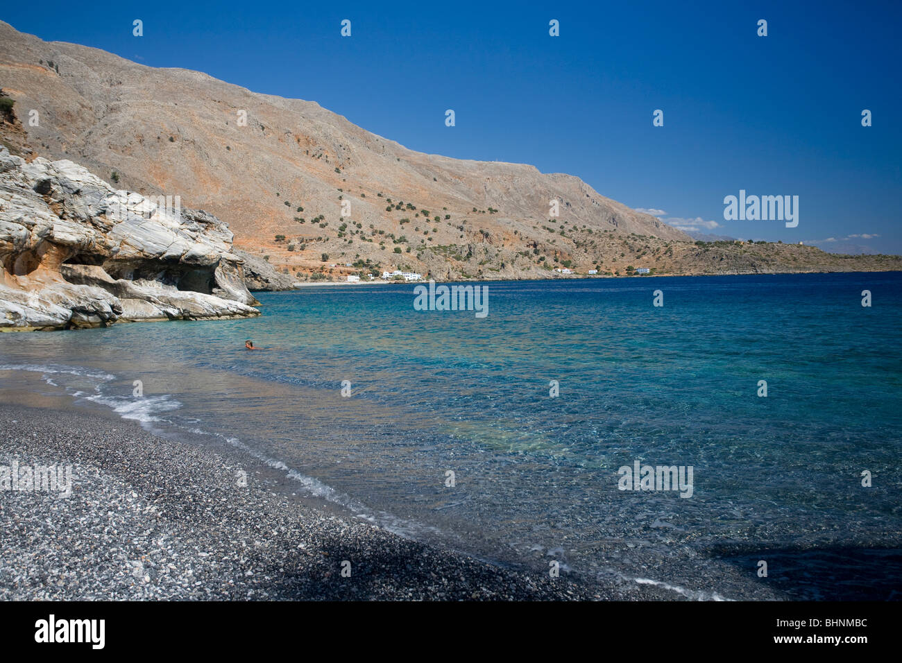 Spiaggia di marmo, in corrispondenza della bocca dell'Aradena Gorge. White Mountains, Creta, Grecia. Foto Stock