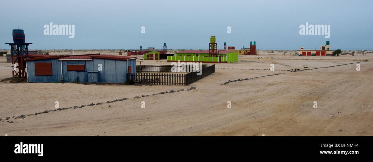 Città turistica di Wlotzkasbaken, a nord di Swakopmund, sulla Skeleton Coast Park. Non vi è acqua nel deserto. Watertrucking Foto Stock