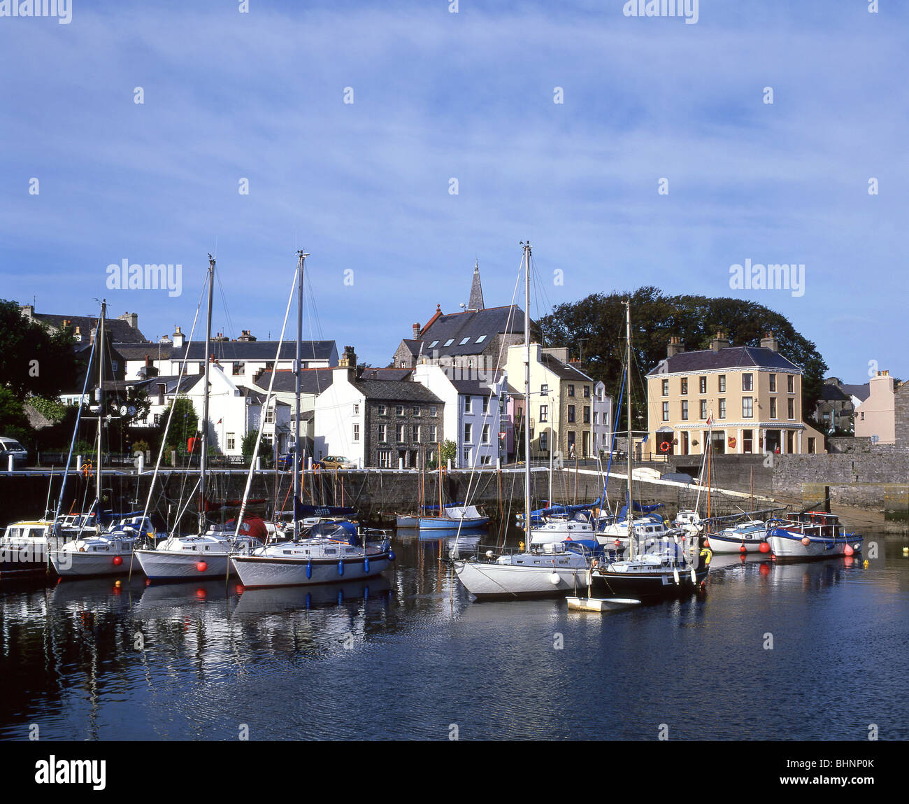 Vista del porto e città, Castletown, Malew parrocchia, Isola di Man Foto Stock