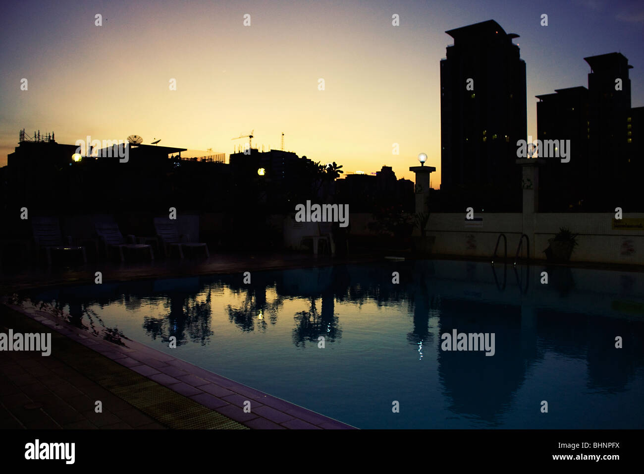 Piscina Sunset Bangkok in Thailandia Foto Stock