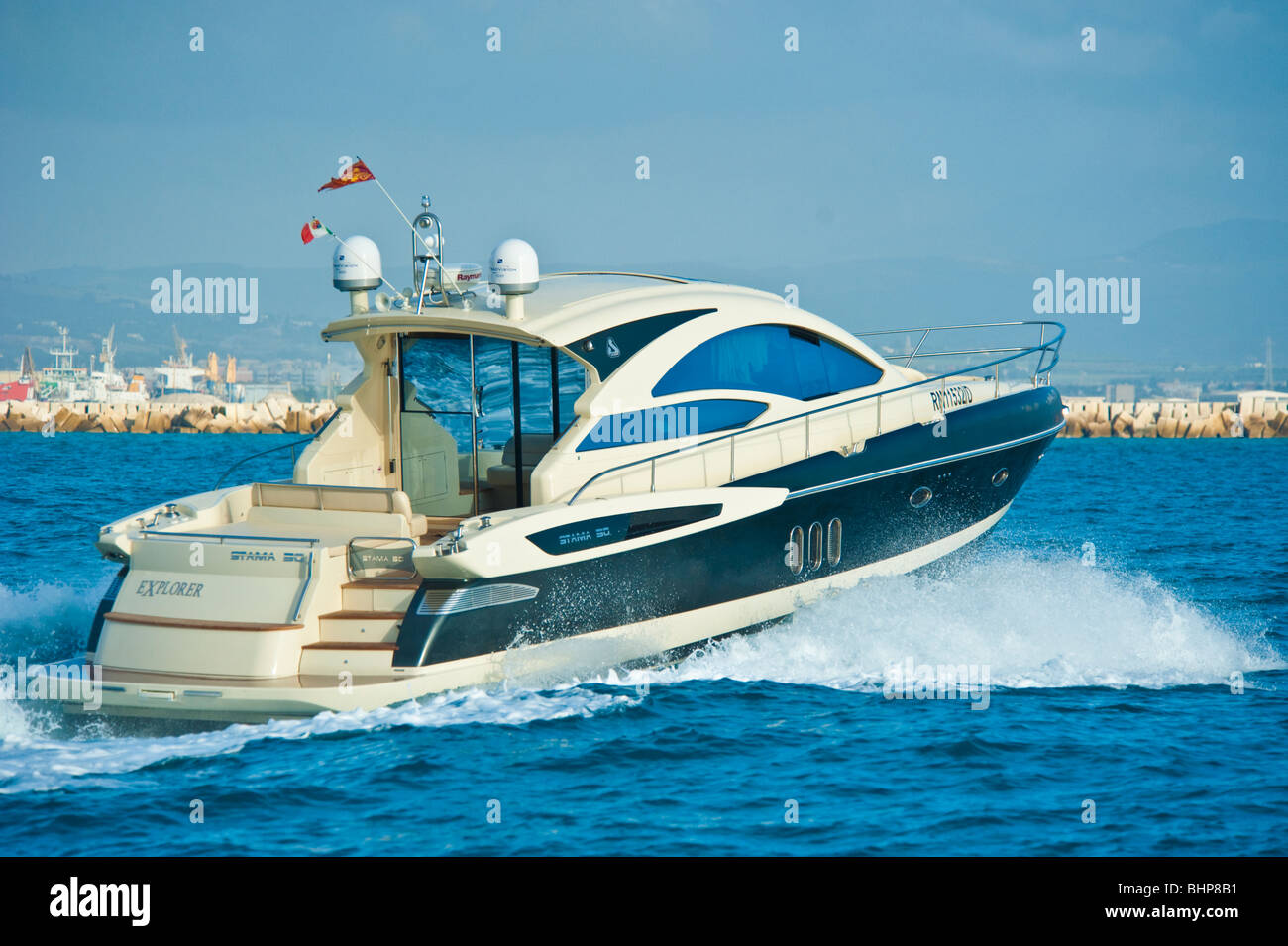 Stama 50 power boat, barca a mare mediterraneo, Trapani, Sicilia, Italia  Foto stock - Alamy