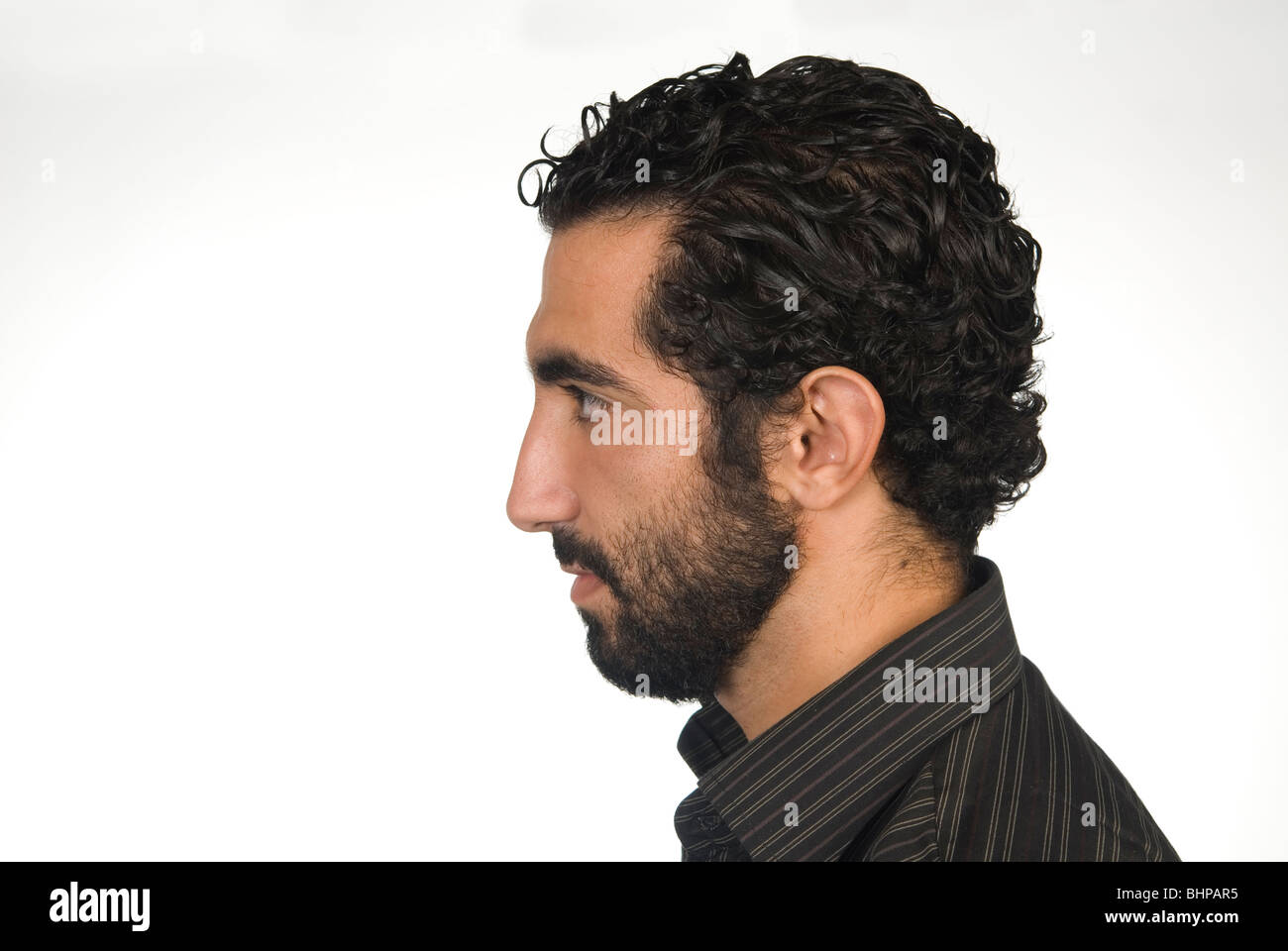 Ritratto di profilo di un 25 anni metà uomo orientale Foto Stock