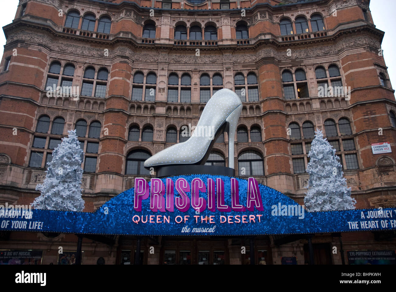 Priscilla Queen of the Desert , il Teatro di Cambridge Cambridge Circus London REGNO UNITO Foto Stock