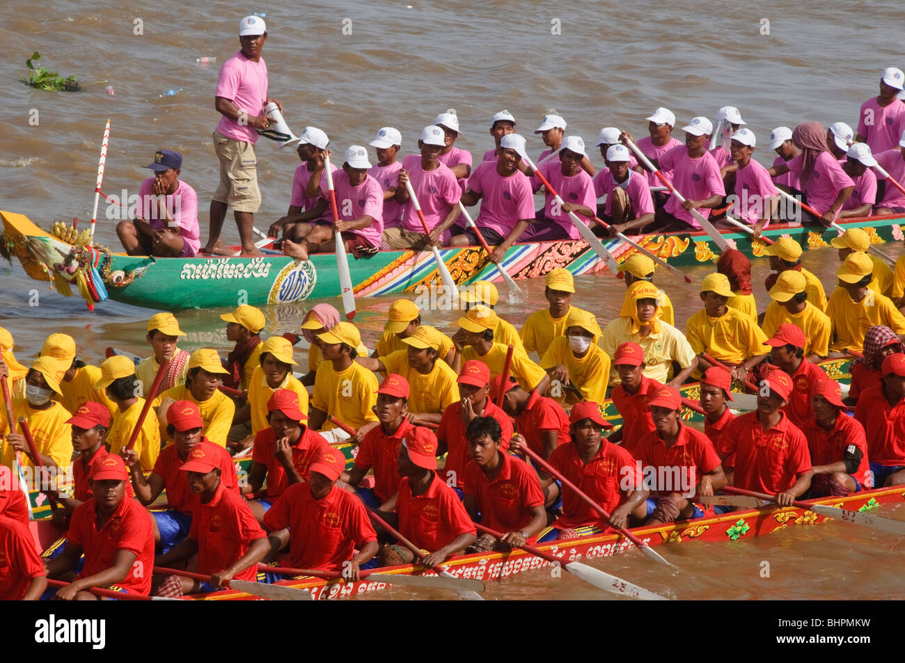 Barca lunga gare durante il Festival dell'acqua a Phnom Penh Cambogia Foto Stock