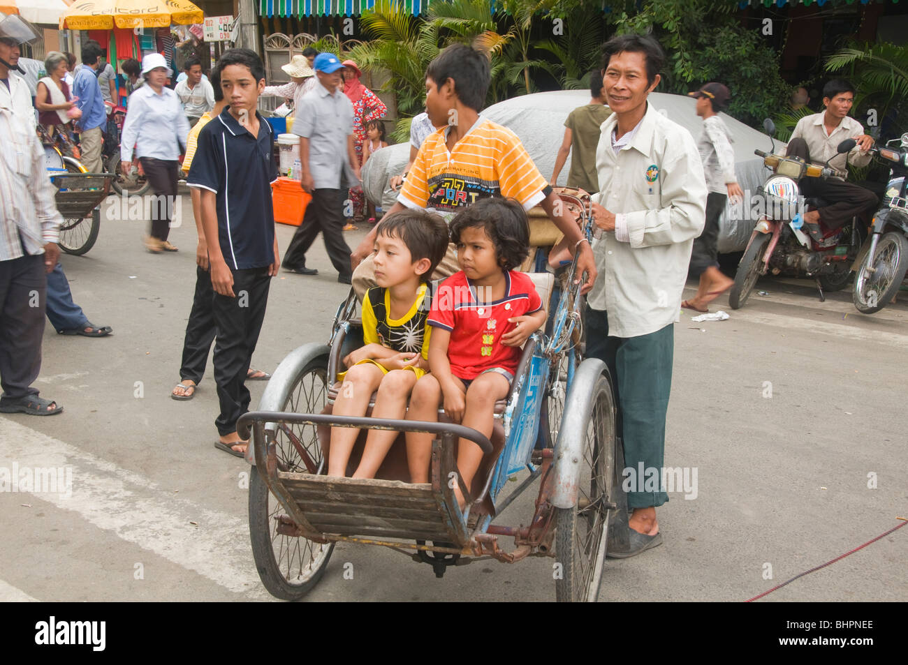 In rickshaw con passeggeri a Phnom Penh Cambogia Foto Stock