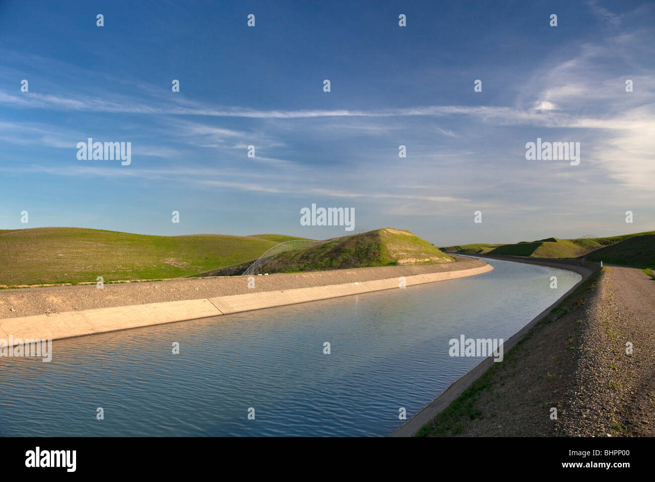 Agricolo di canali di irrigazione, Valle di Sacramento, California settentrionale. Foto Stock