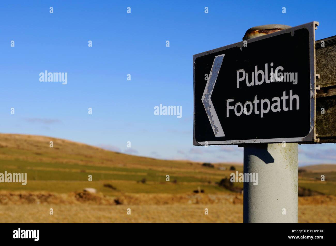 Un sentiero pubblico sign on in dartmoor devon, Regno Unito Foto Stock