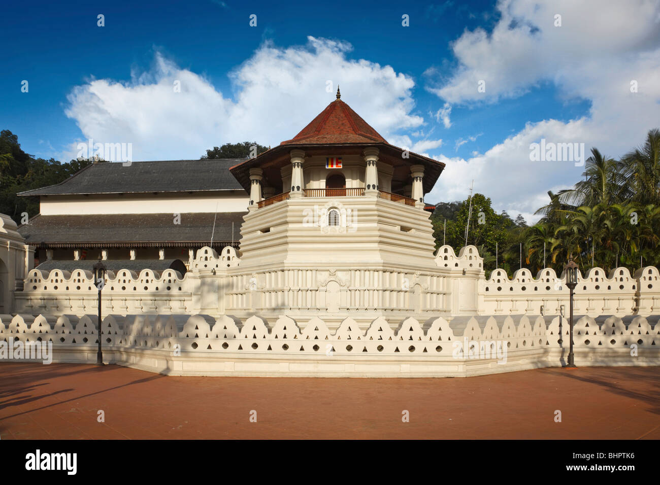 Molto importante santuario buddista - tempio del Dente (Dalada Maligawa). Kandy, Sri Lanka Foto Stock