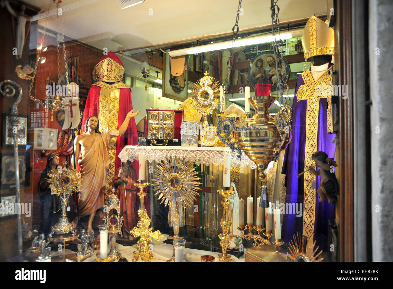 Negozi Di Articoli Religiosi A Roma Negozi di roma immagini e fotografie stock ad alta risoluzione - Alamy