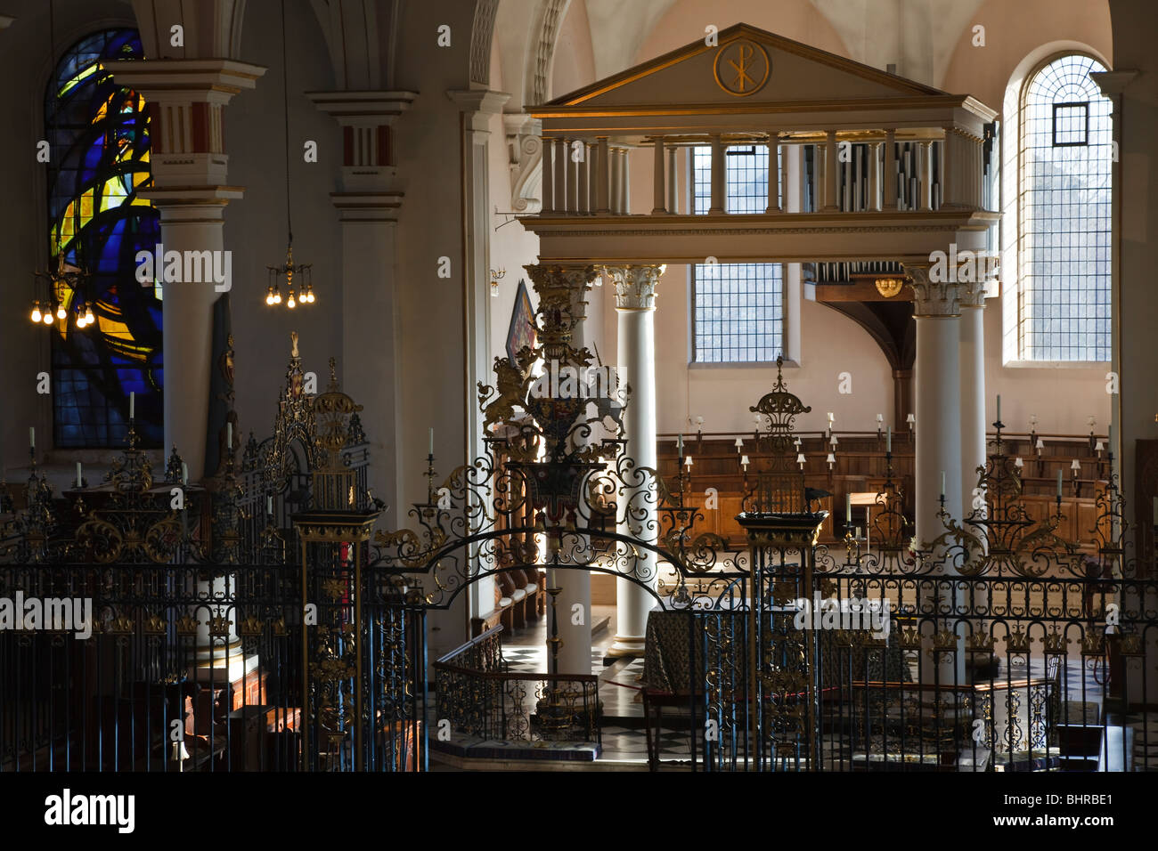 Interno del Derby Cathedral Chiesa di Tutti i Santi, Derbyshire, Inghilterra Foto Stock