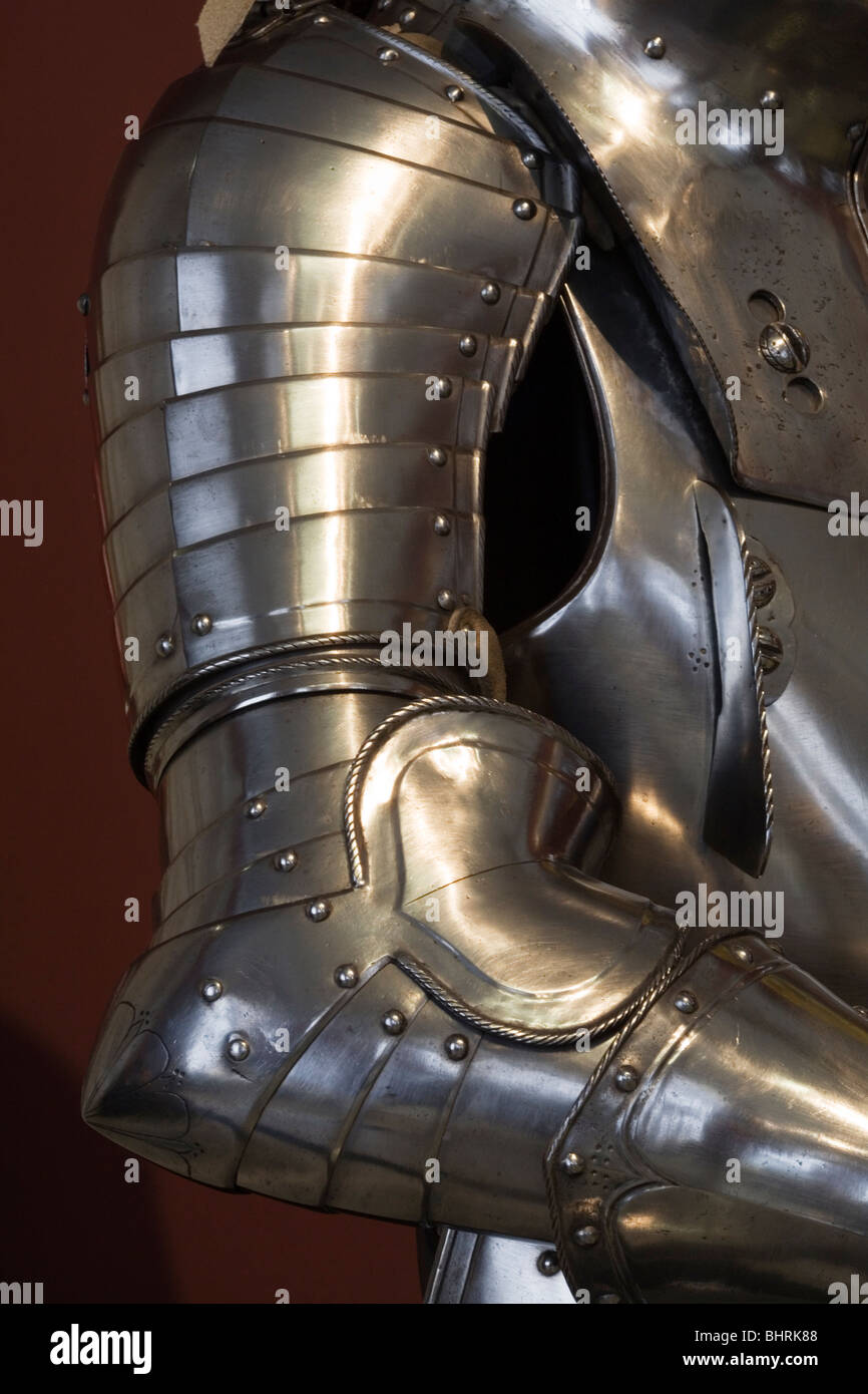 Medievale classica tuta piena di Armor. Dettaglio. Foto Stock
