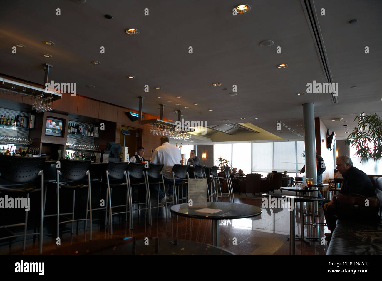 Il bar la United Airlines red carpet lounge club di Chicago O'hare international airport usa Foto Stock