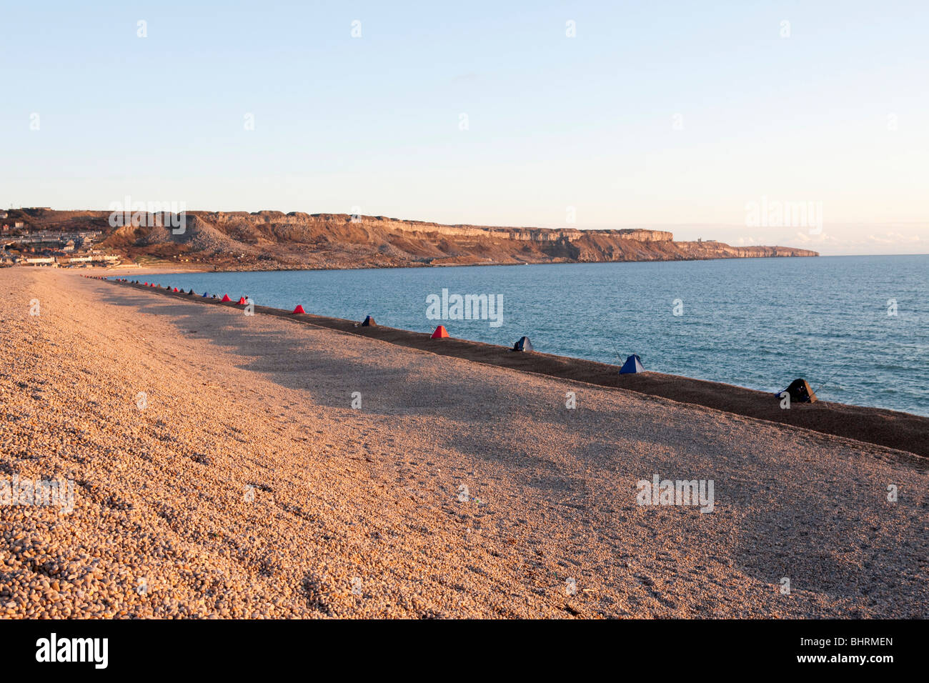 In inverno la concorrenza di pesca su Chesil Beach, Weymouth, Dorset Regno Unito Foto Stock