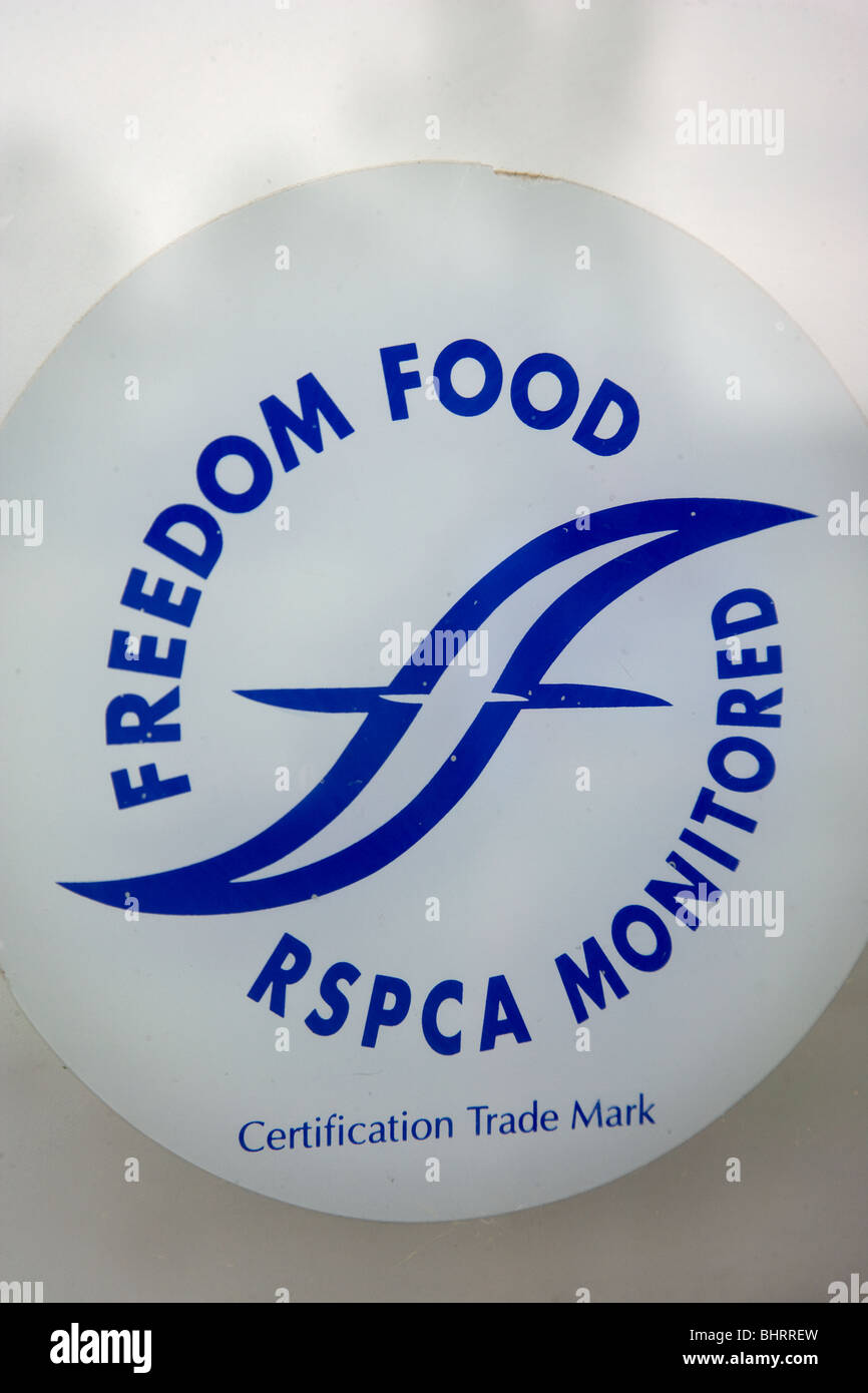 RSPCA libertà cibo segno su un intervallo libero azienda agricola di pollame Foto Stock
