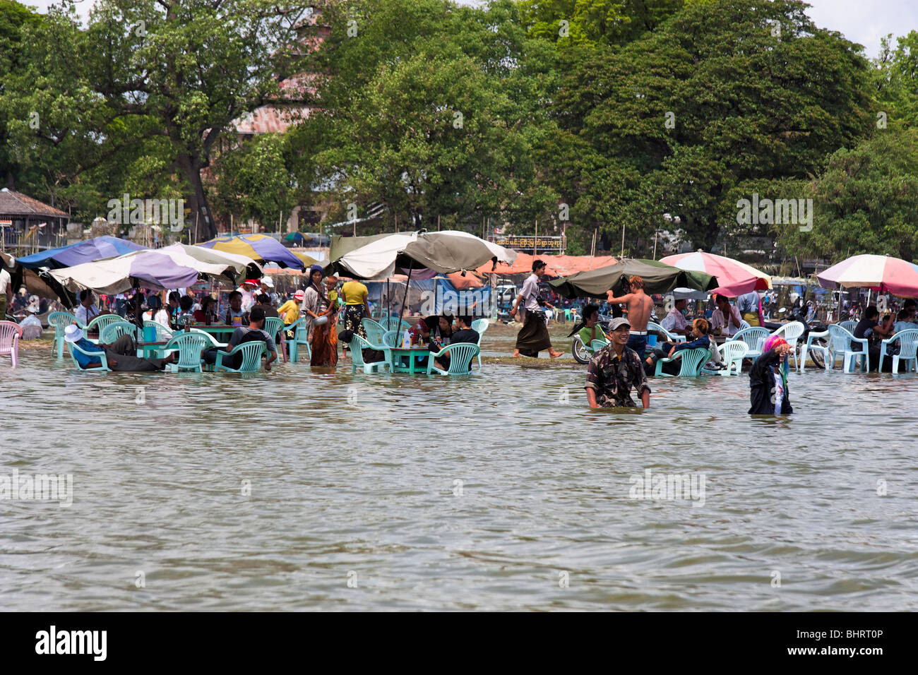 Festival dell'acqua in Myanmar, noto anche come Thingyan (Songkran) Foto Stock