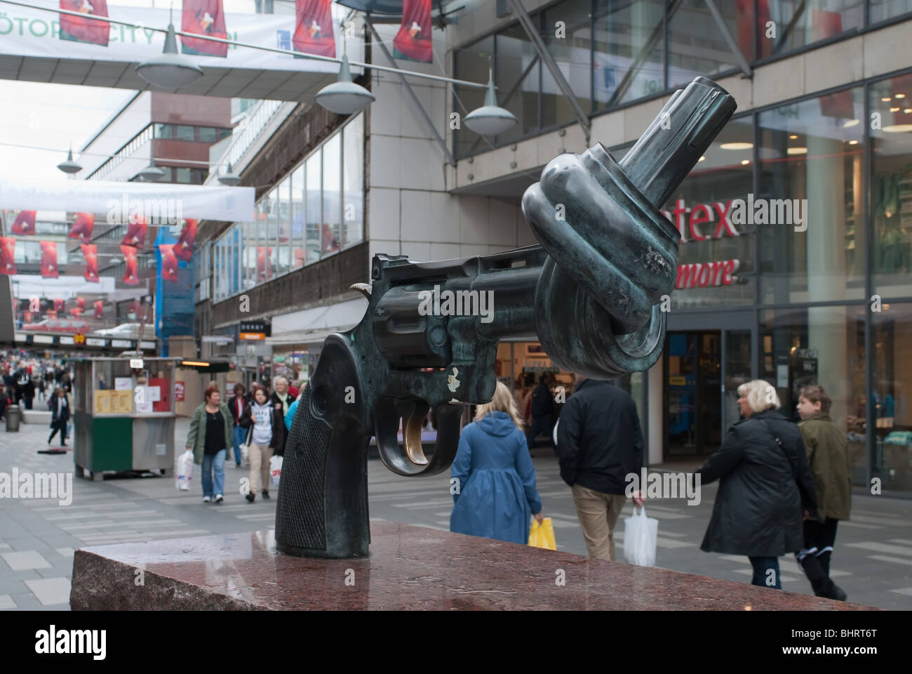 La famosa pistola annodato scultura da Carl frederik reuterswaerd Foto Stock