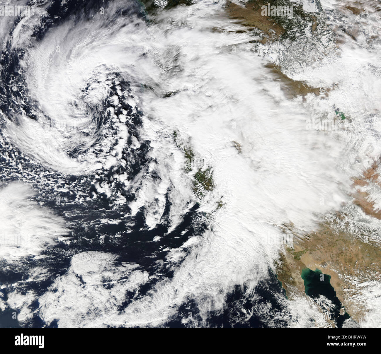 Una serie di forti tempeste con forti venti e piogge pesanti ha colpito la California. Foto Stock