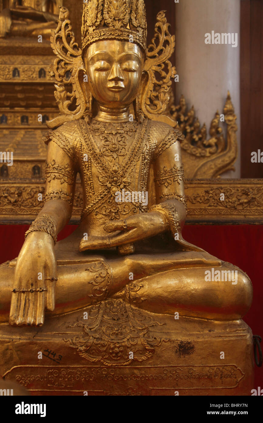 Myanmar Birmania Amarapura, Bagaya Kyaung, statua del Buddha, Foto Stock