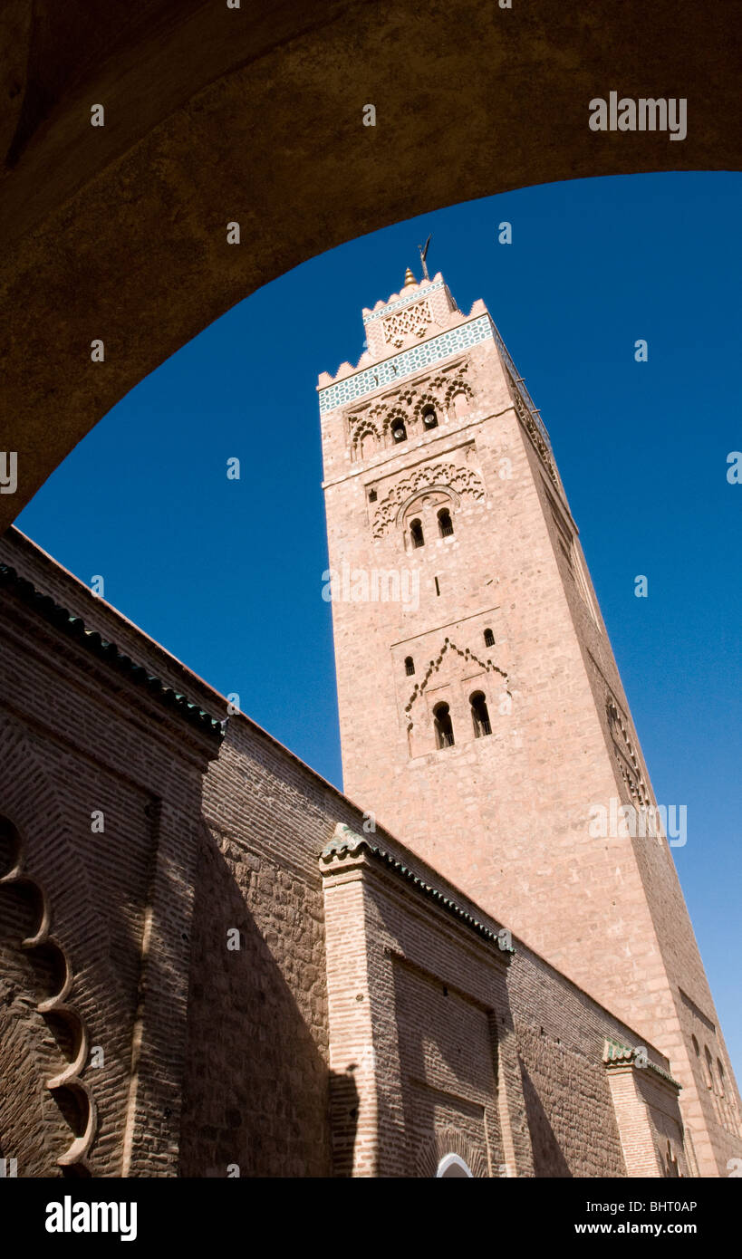 Il minareto della moschea di Koutoubia, Marrakech, Marocco Foto Stock