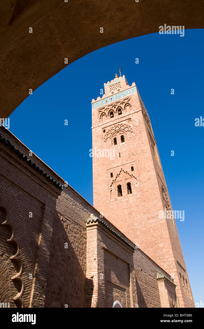 Il minareto della moschea di Koutoubia, Marrakech, Marocco Foto Stock