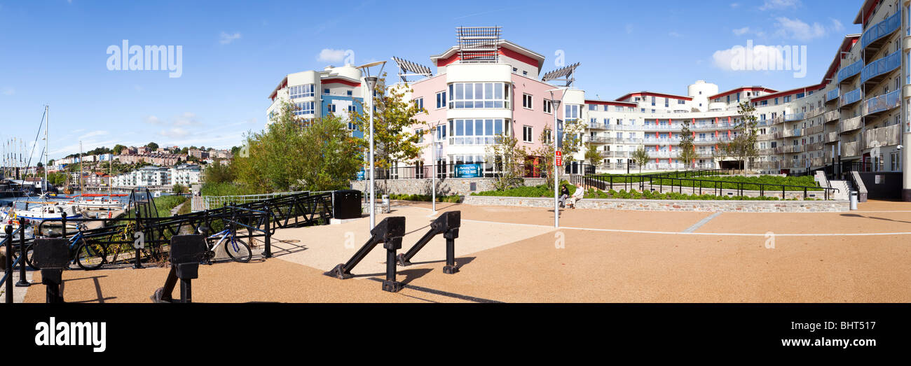 Il Crest Nicholson Harbourside di sviluppo (l'utilizzo misto residenziali e commerciali) a canoni Marsh, Bristol Docks Foto Stock