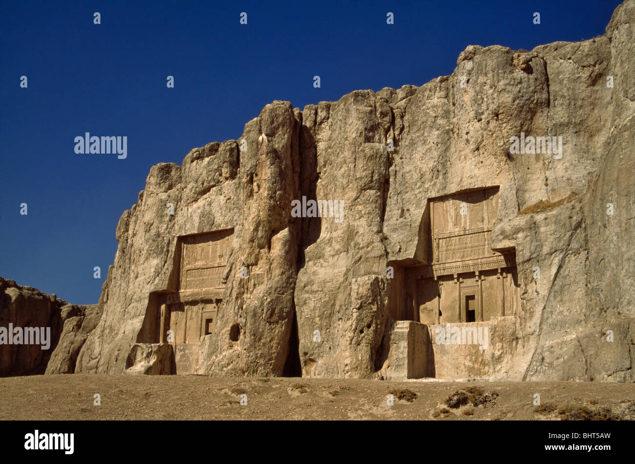 Tomba a Naqsh-e Rustam scavata una scogliera, nei pressi di Persepolis, Iran Foto Stock