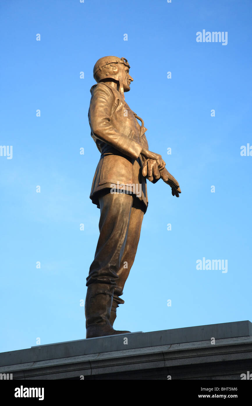 Statua di Sir Keith Park sul quarto zoccolo in Trafalgar Square Foto Stock