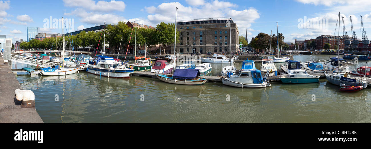 Una vista panoramica di Bristol Docks con la Galleria Arnolfini Foto Stock