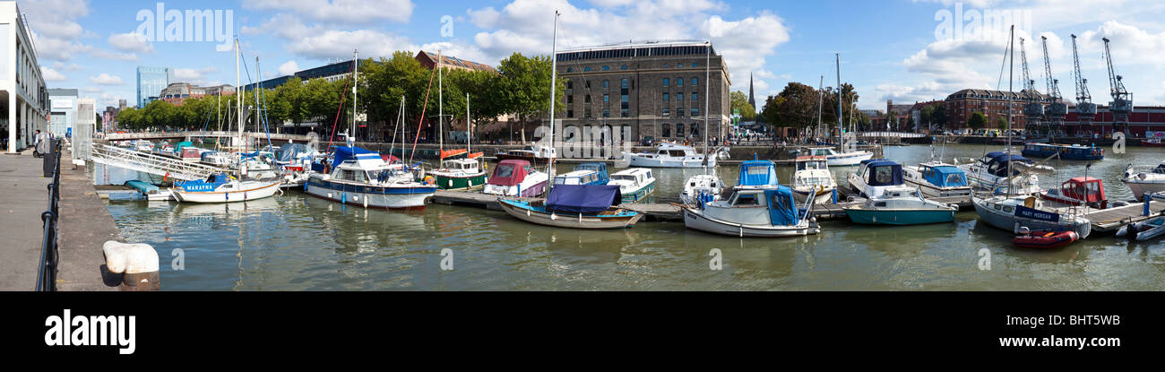 Una vista panoramica di Bristol Docks con la Galleria Arnolfini Foto Stock