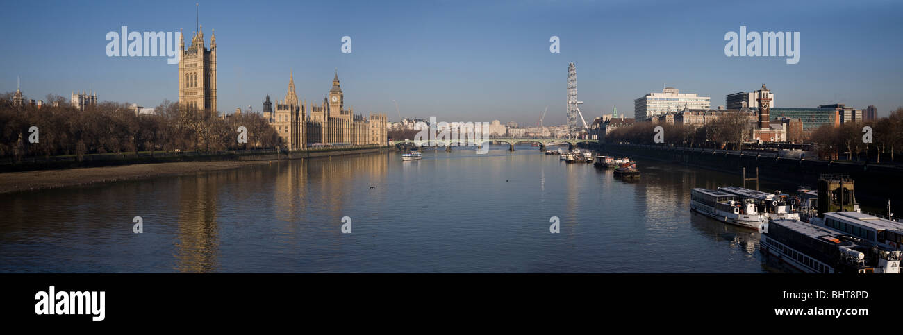 La Casa del Parlamento e il fiume Tamigi, Londra, Inghilterra Foto Stock