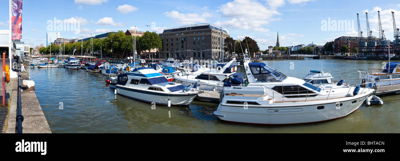 Una vista panoramica di Bristol Docks con la Galleria Arnolfini Foto Stock