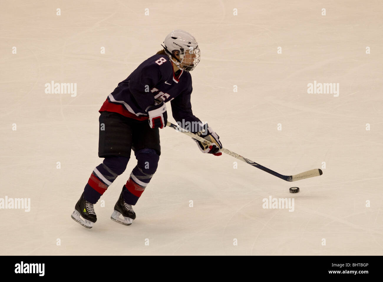 Stati Uniti d'America - Svezia femminile di Hockey su ghiaccio al 2010 Giochi Olimpici invernali di Vancouver, British Columbia Foto Stock