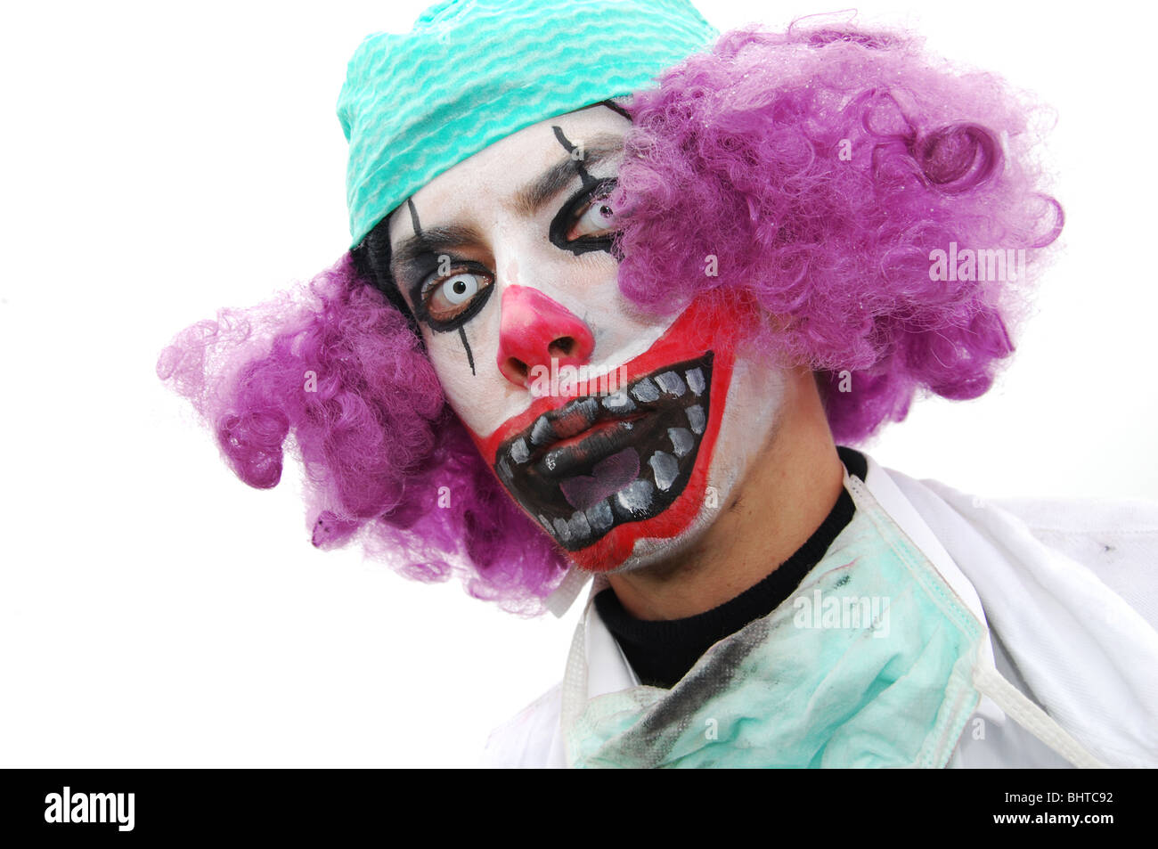 Close up ritratto di clown celebra il carnevale olandese con orribili make-up Foto Stock