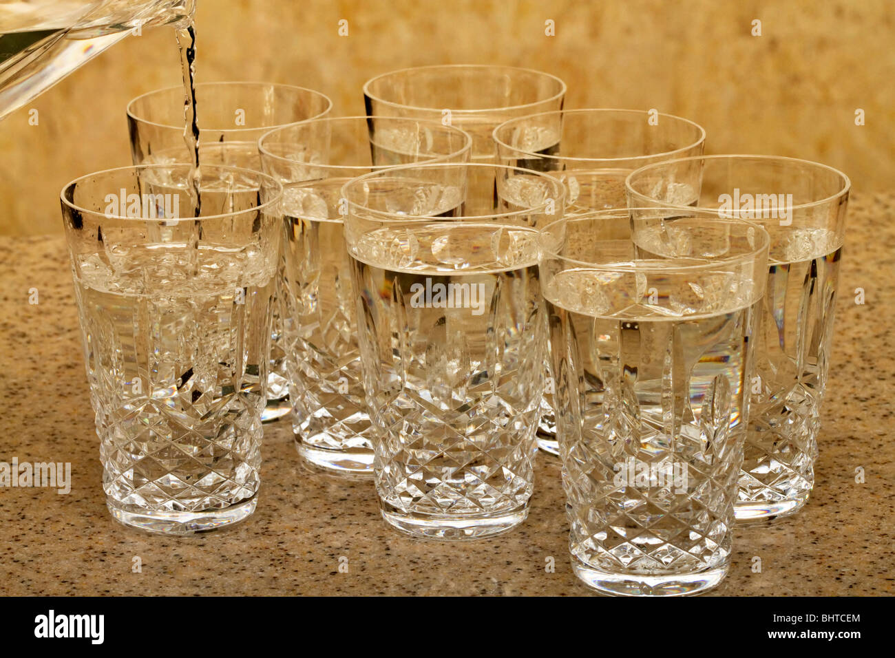 8 bicchieri di acqua Foto Stock