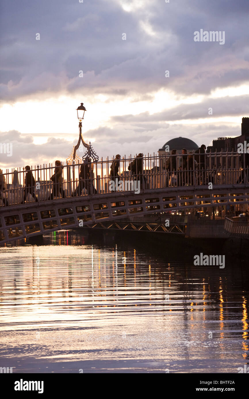 Ha'penny Bridge. Dublino, Irlanda. Foto Stock