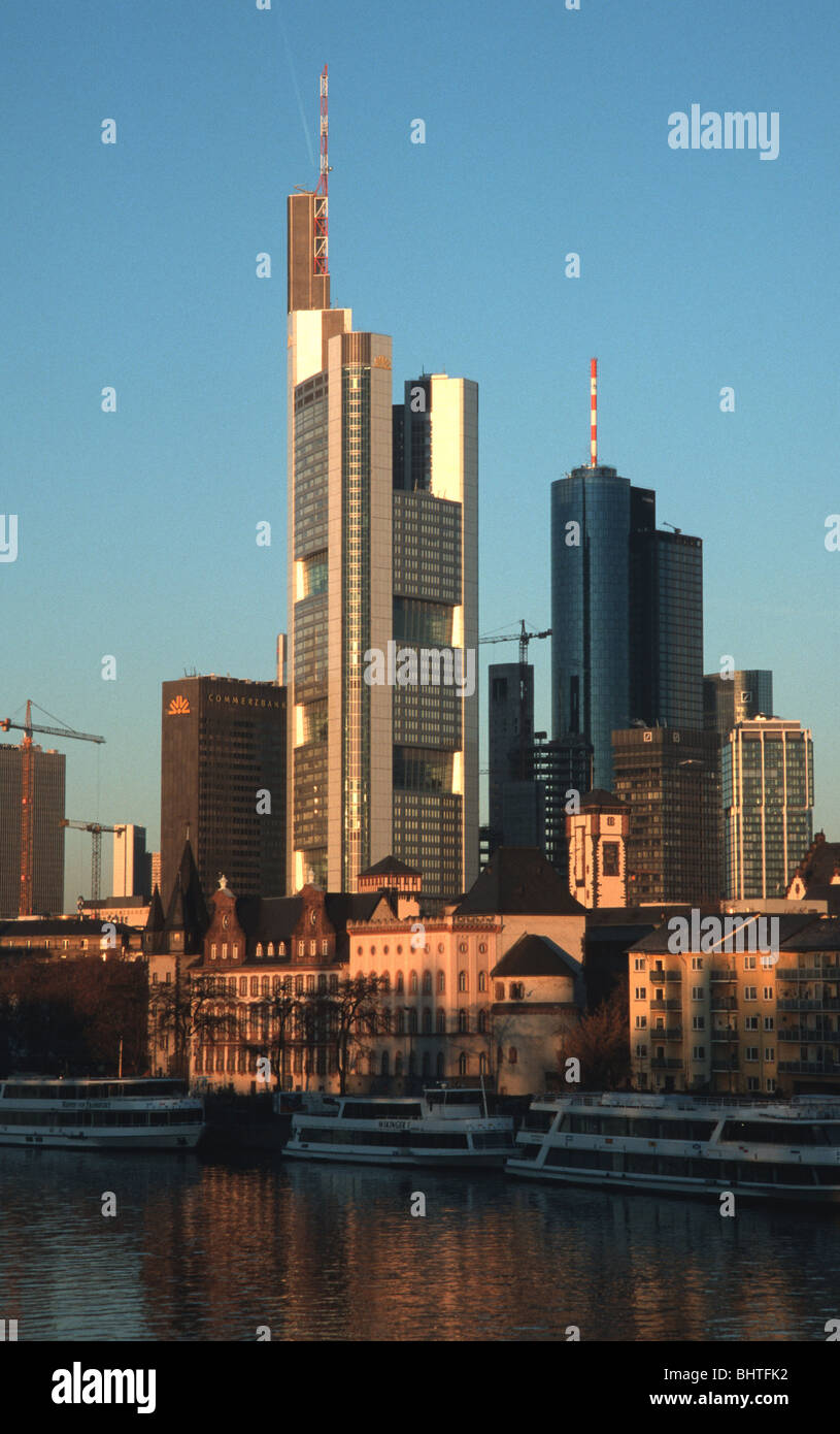 Francoforte, Principale Main, Skyline (Banken Hochhäuser) Fiume Main, skyline (banche, highrise edifici) Foto Stock