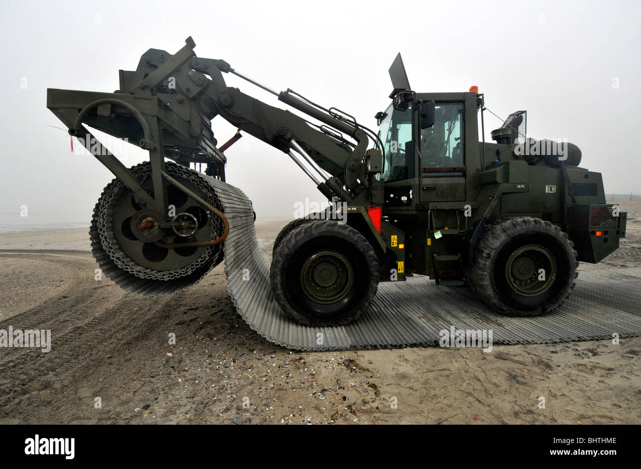 Metallo dello strato su strada il veicolo utilizzato da 42 Commando Royal Marines durante 'beach sbarchi" Foto Stock