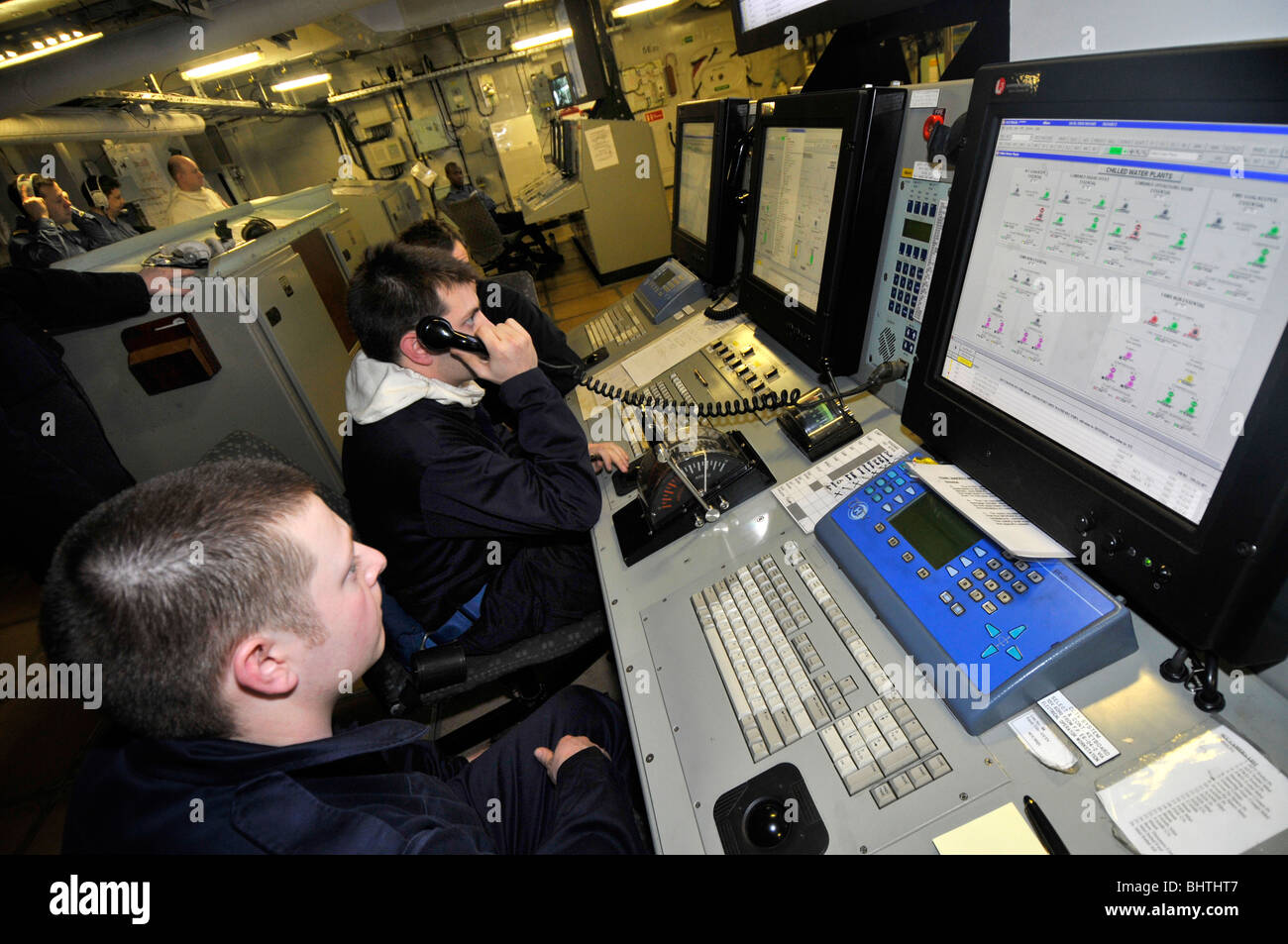 Sala di controllo nel "Royal Navy' nave da guerra HMS Albion Foto Stock