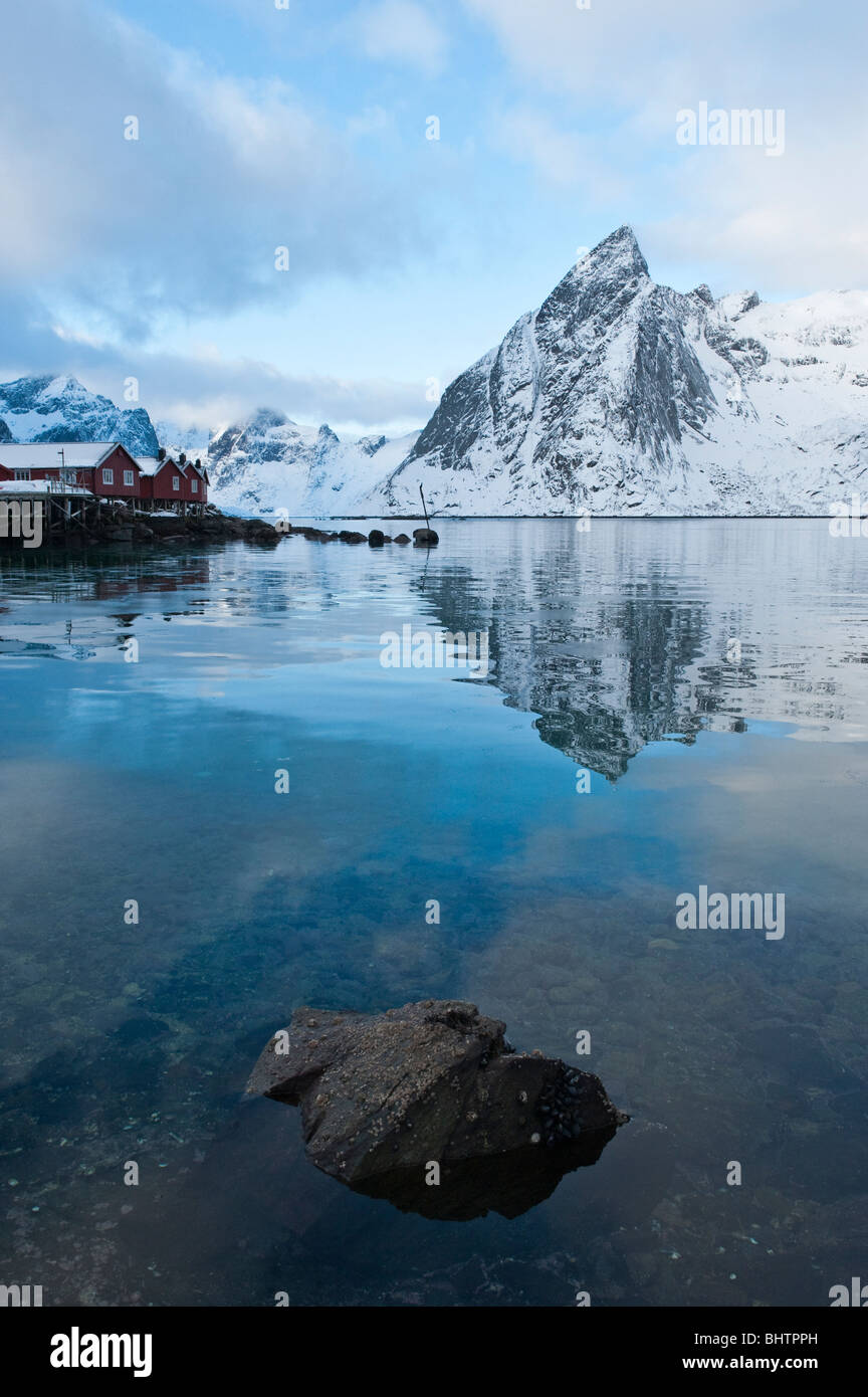 Paesaggio invernale in Hamnoy, Moskenes, isole Lofoten, a nord della Norvegia Foto Stock