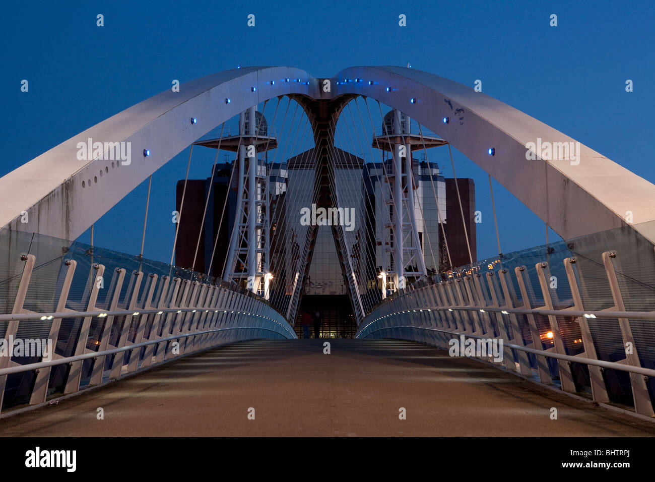 Salford Quays Lowry Bridge di notte Foto Stock