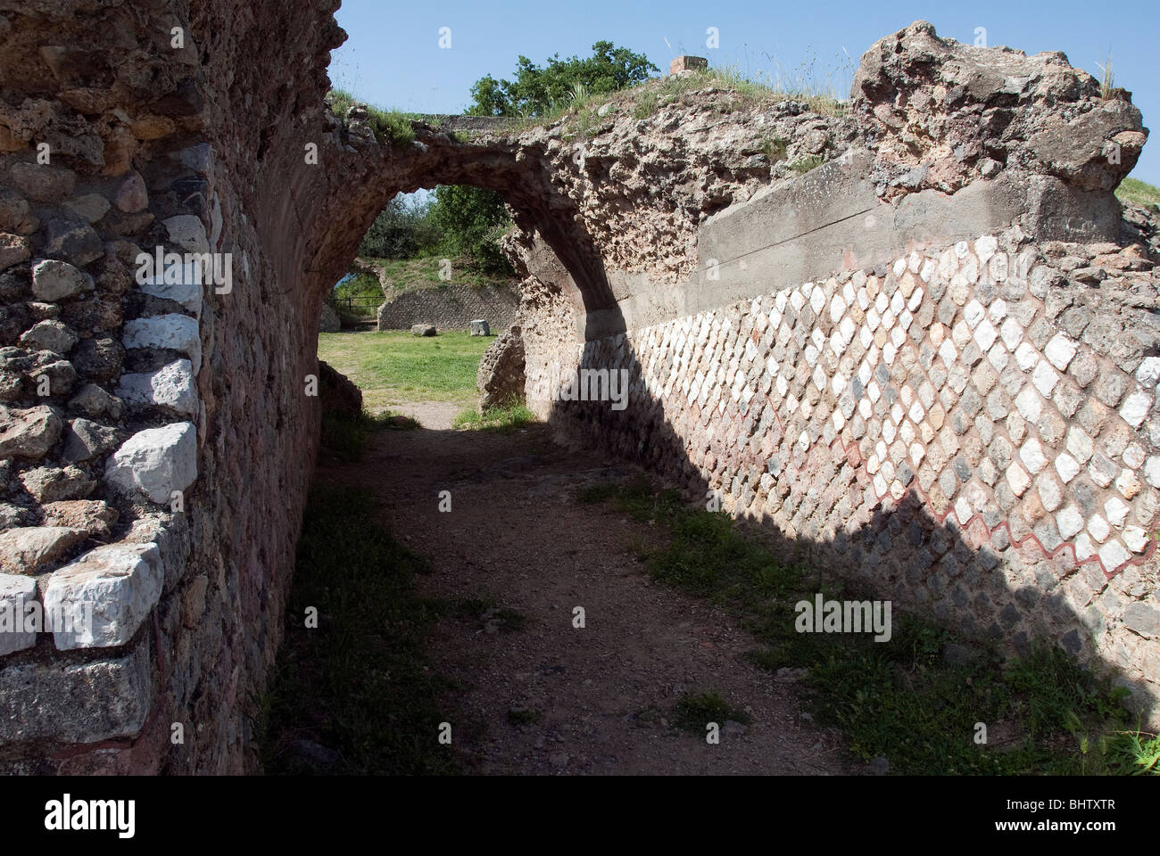 L' anfiteatro romano nel sito archeologico di Roselle in provincia di Grosseto, Toscana, Italia Foto Stock